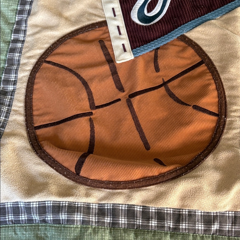Sports-Themed Kids Quilt - Picture 3 of 8